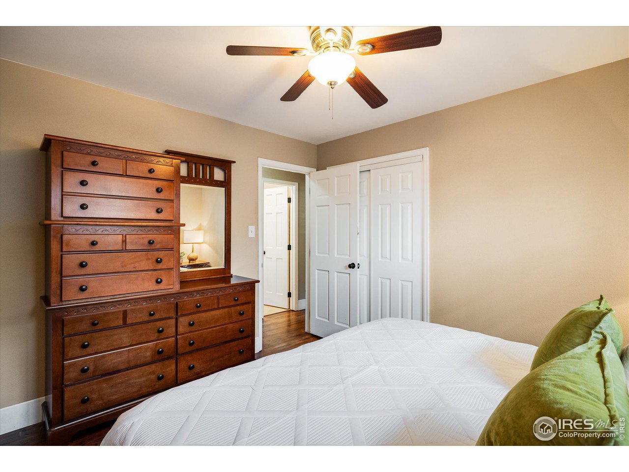 463 E 111th Pl