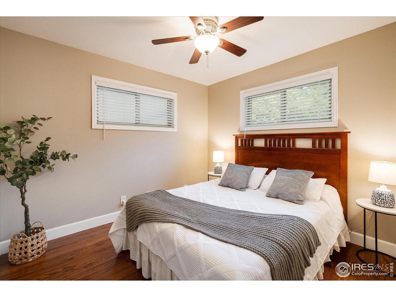 463 E 111th Pl