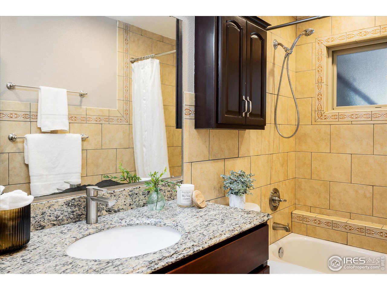 463 E 111th Pl
