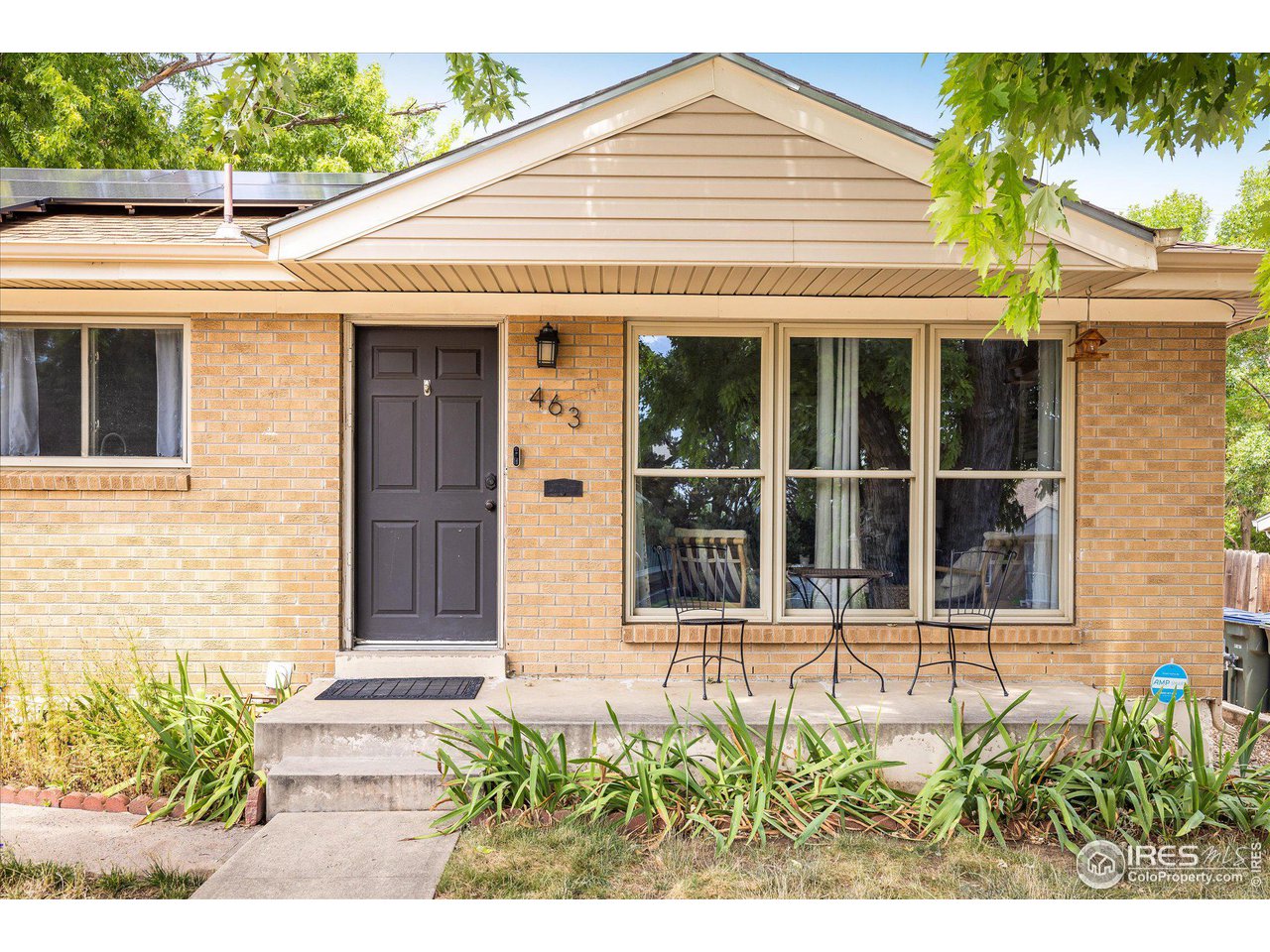 463 E 111th Pl