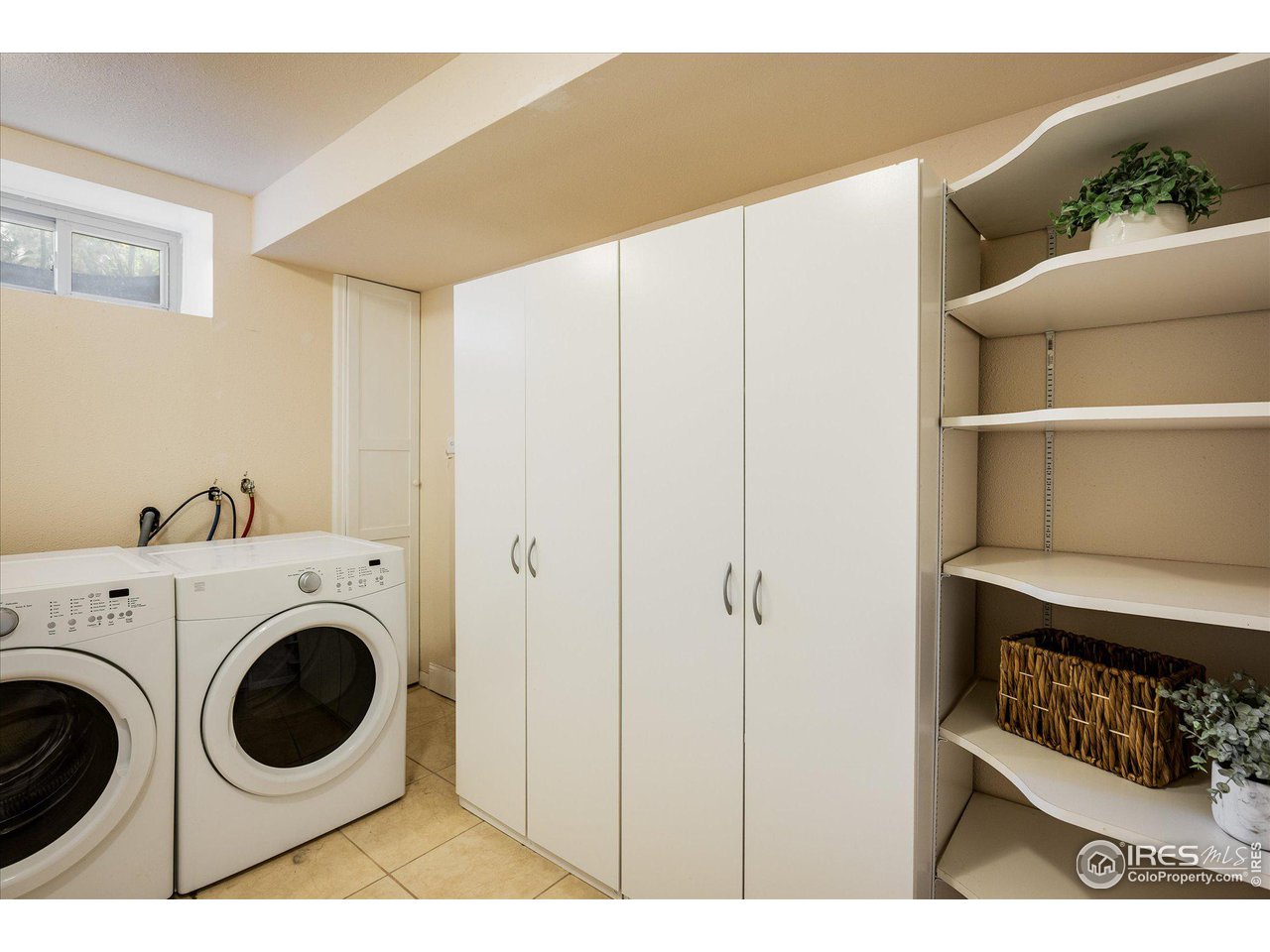 463 E 111th Pl