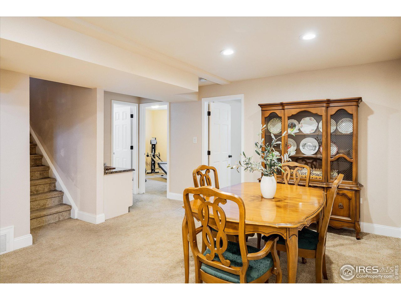463 E 111th Pl