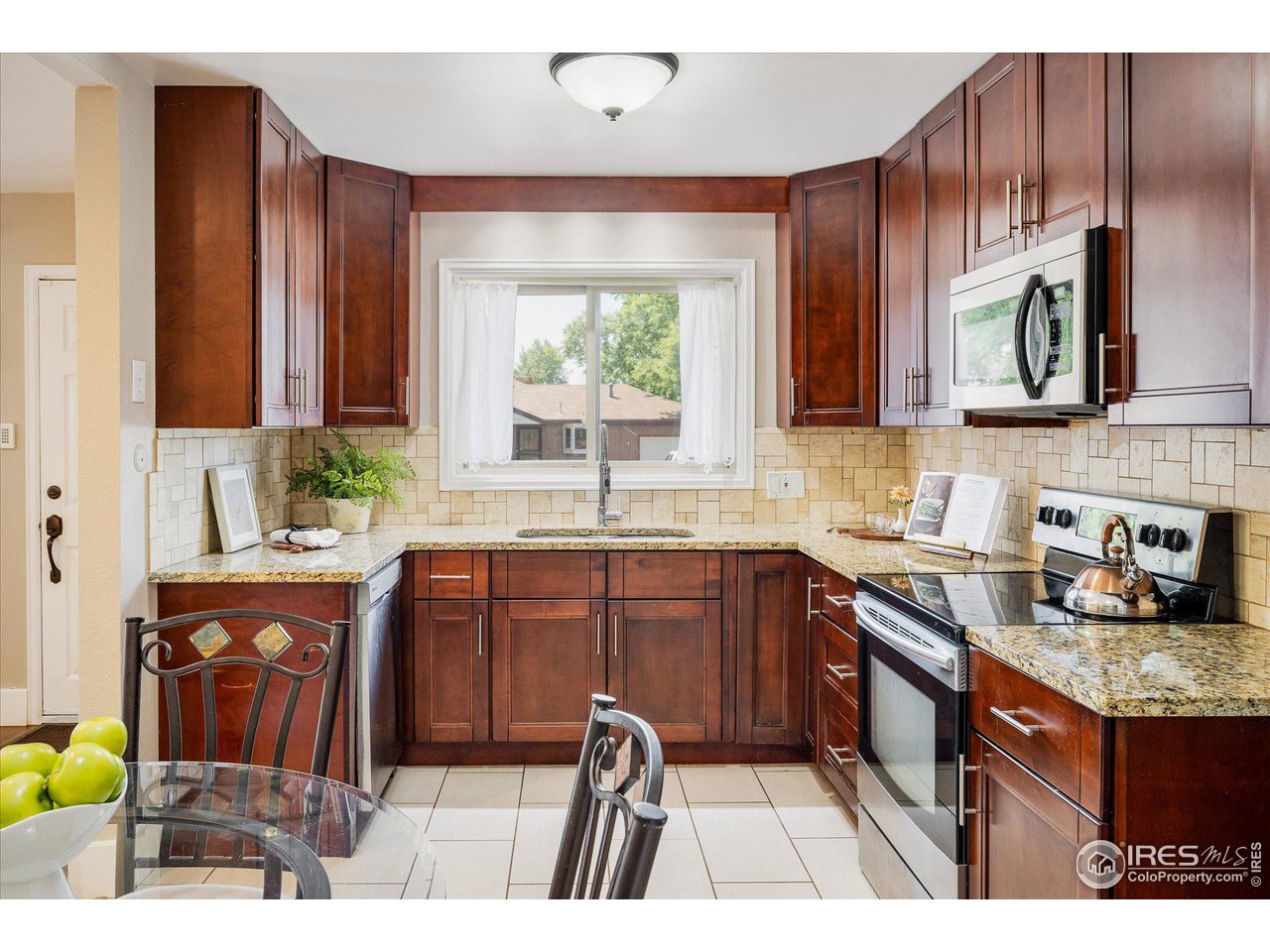 463 E 111th Pl