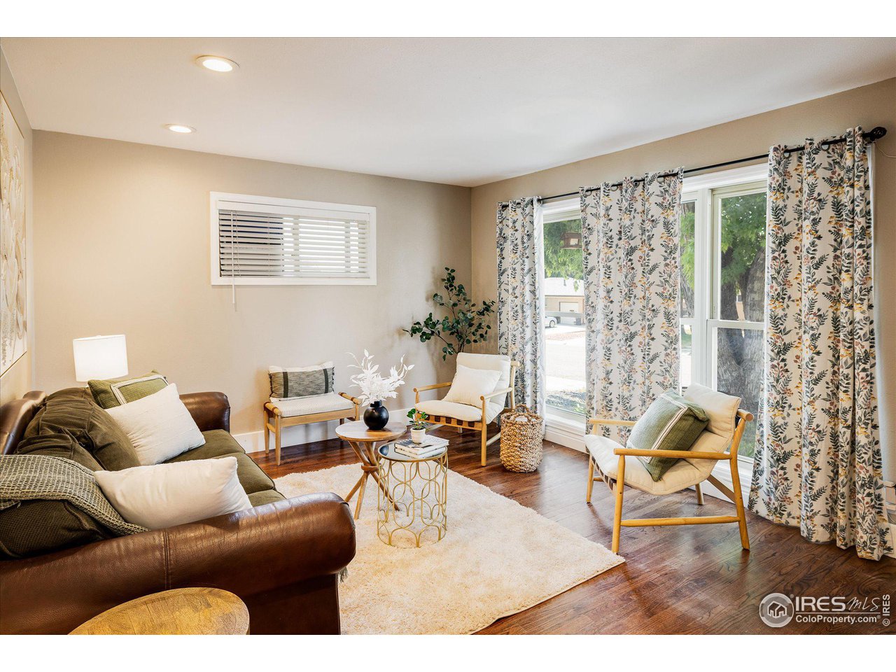 463 E 111th Pl