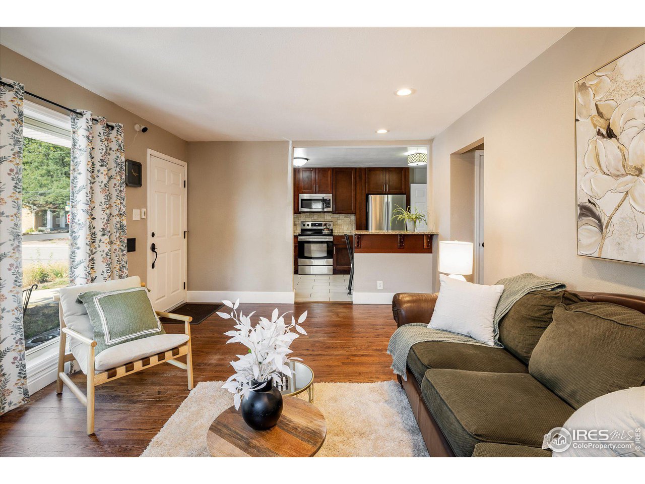 463 E 111th Pl