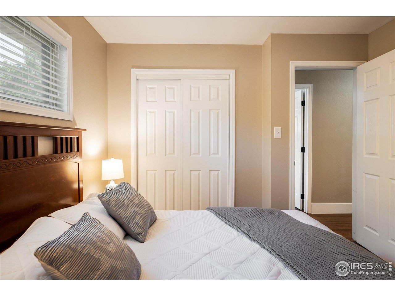 463 E 111th Pl