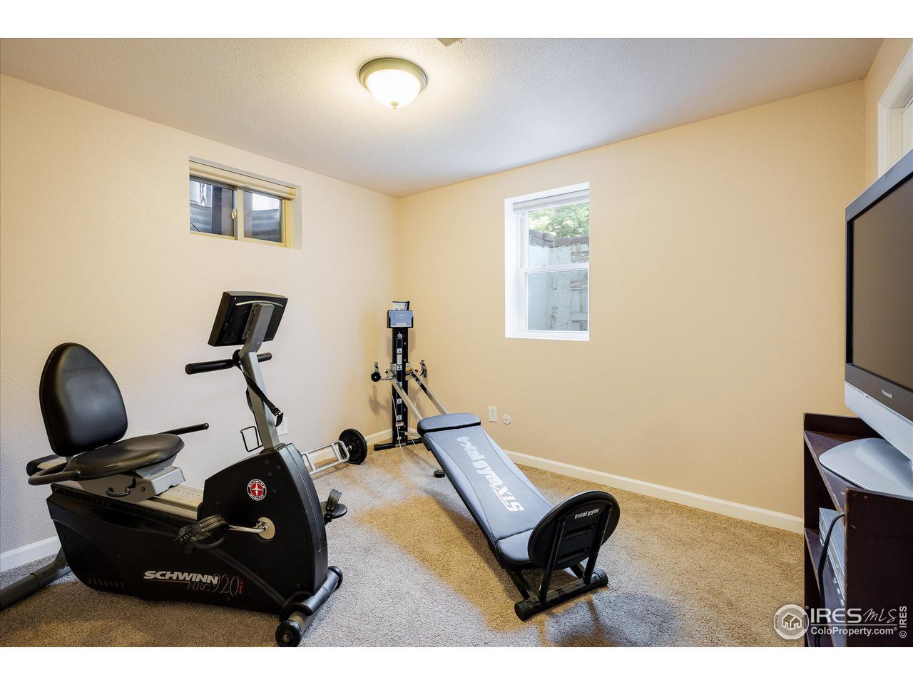 463 E 111th Pl