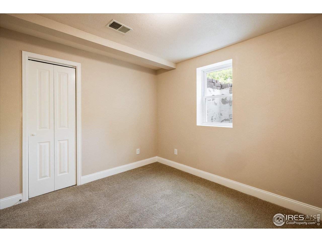 463 E 111th Pl