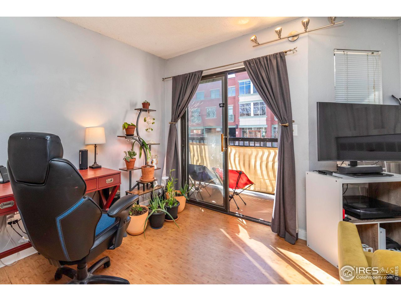 1800 Pearl St 12
