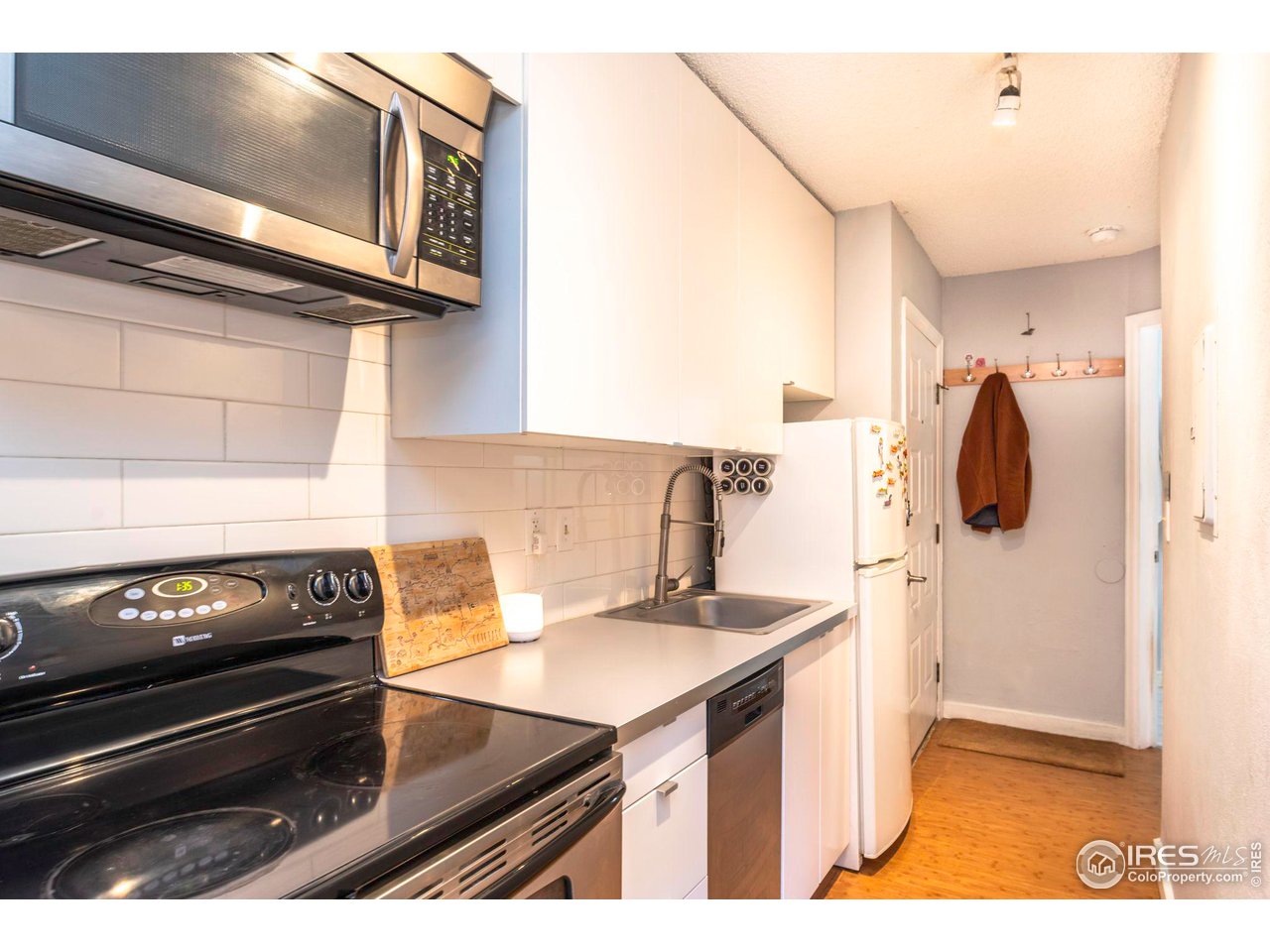 1800 Pearl St 12