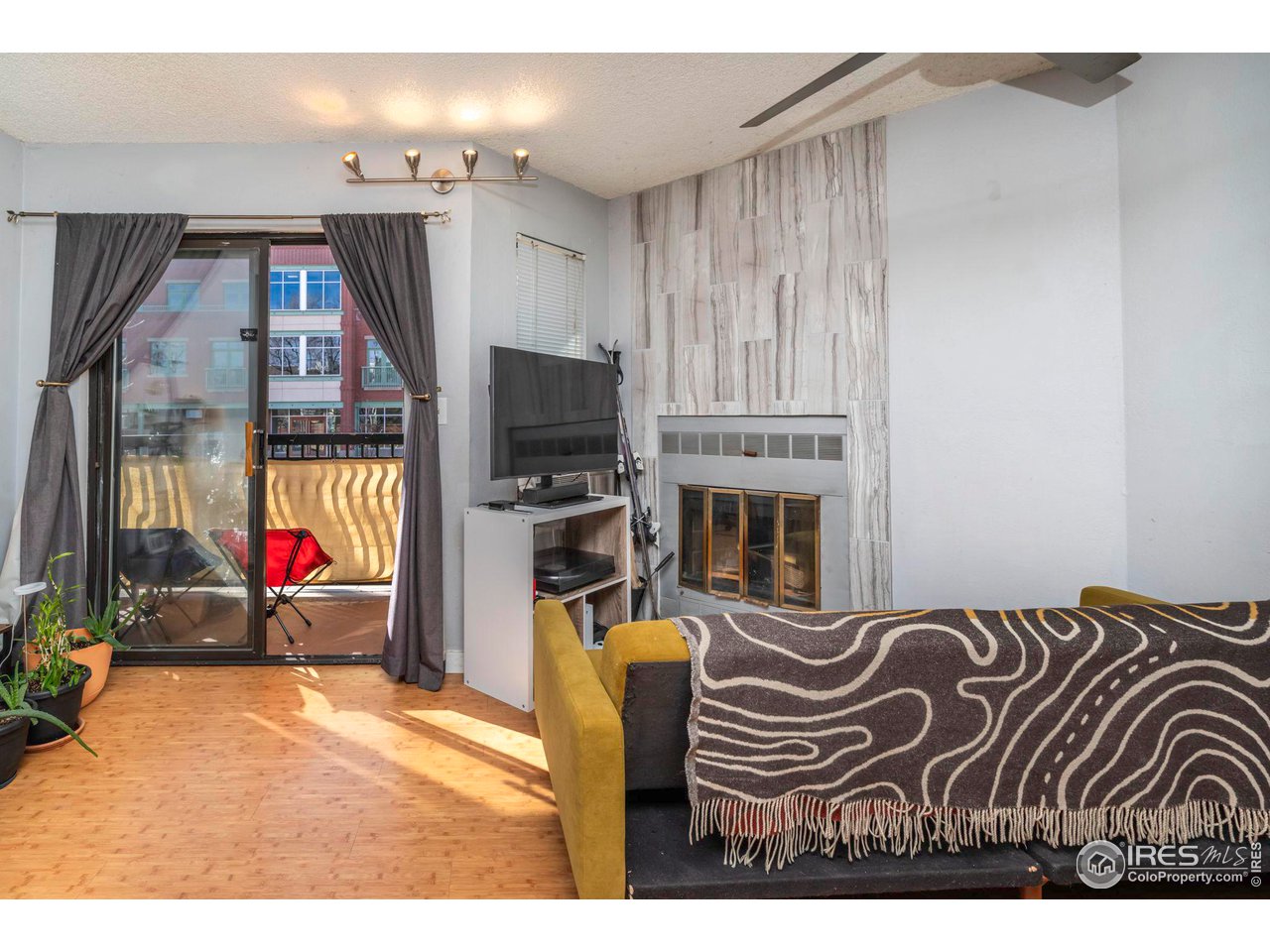 1800 Pearl St 12