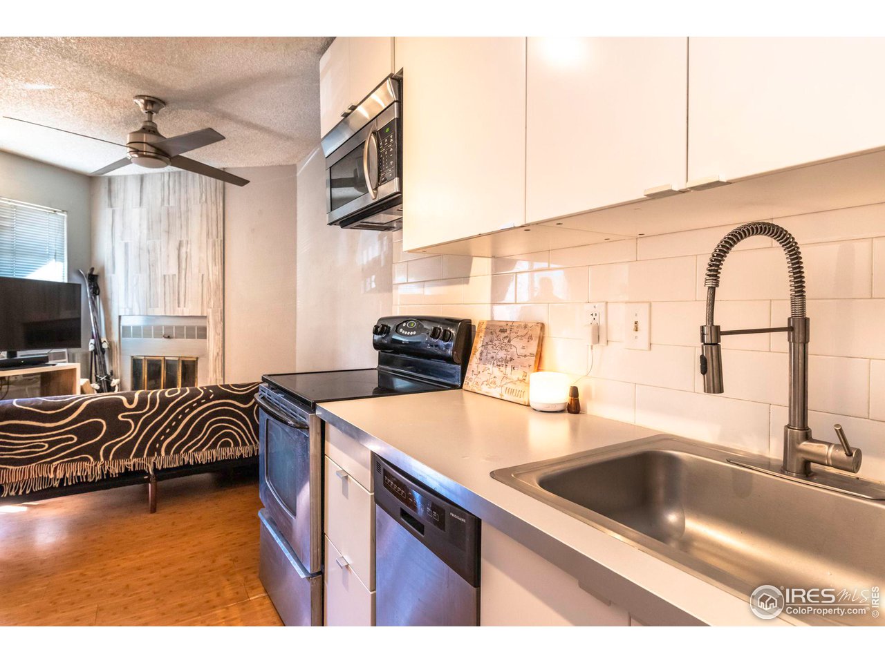 1800 Pearl St 12