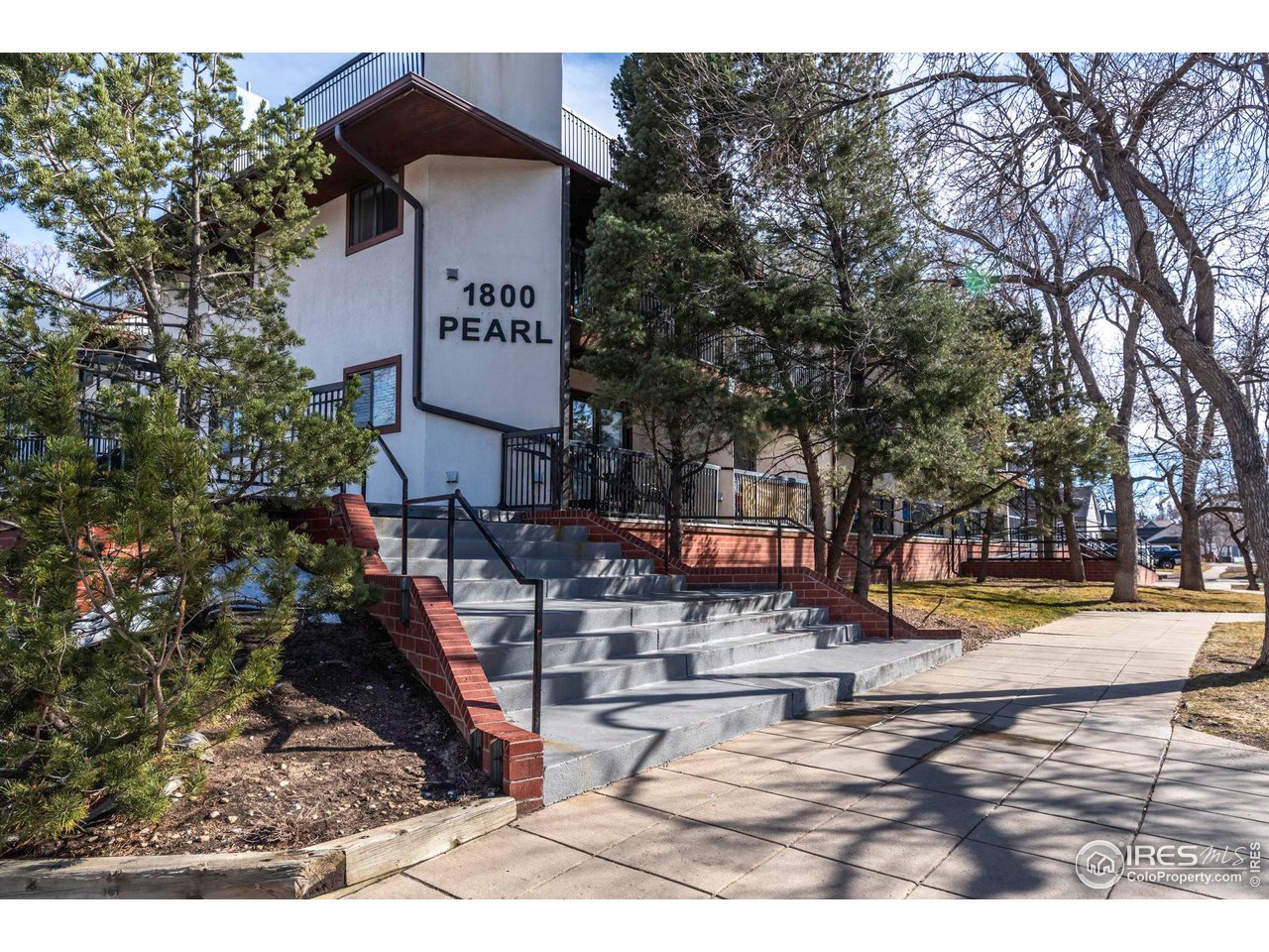 1800 Pearl St 12