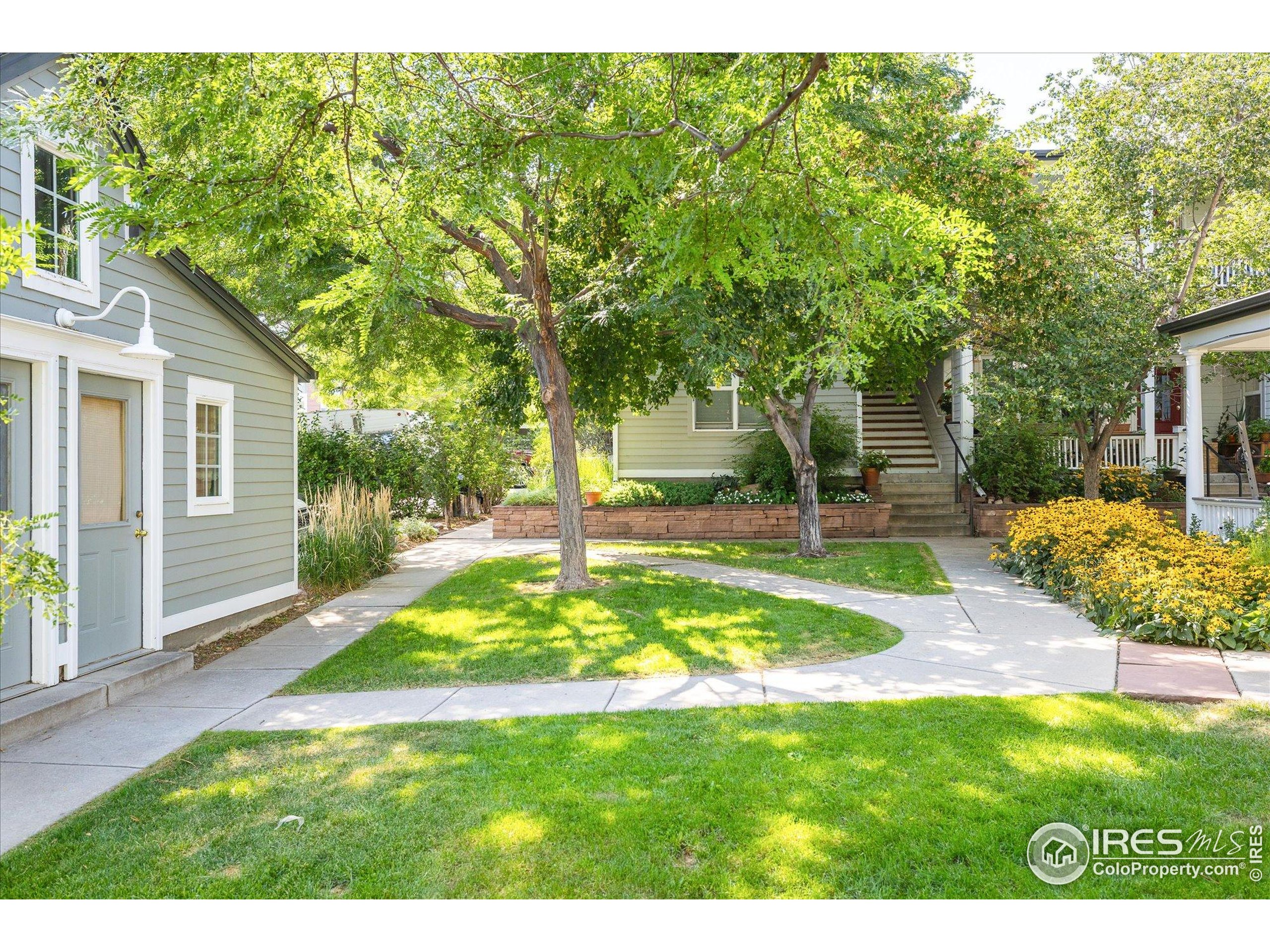 1420 Lee Hill Dr 6