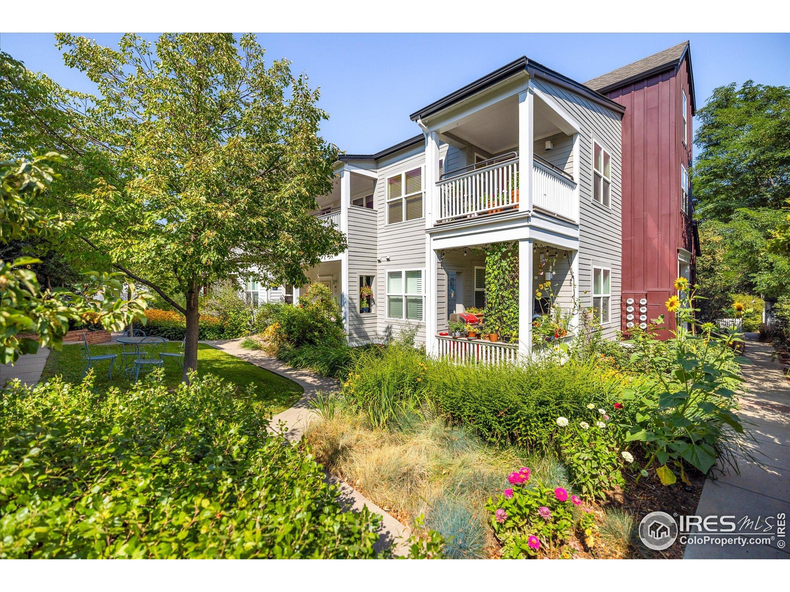 1420 Lee Hill Dr 6