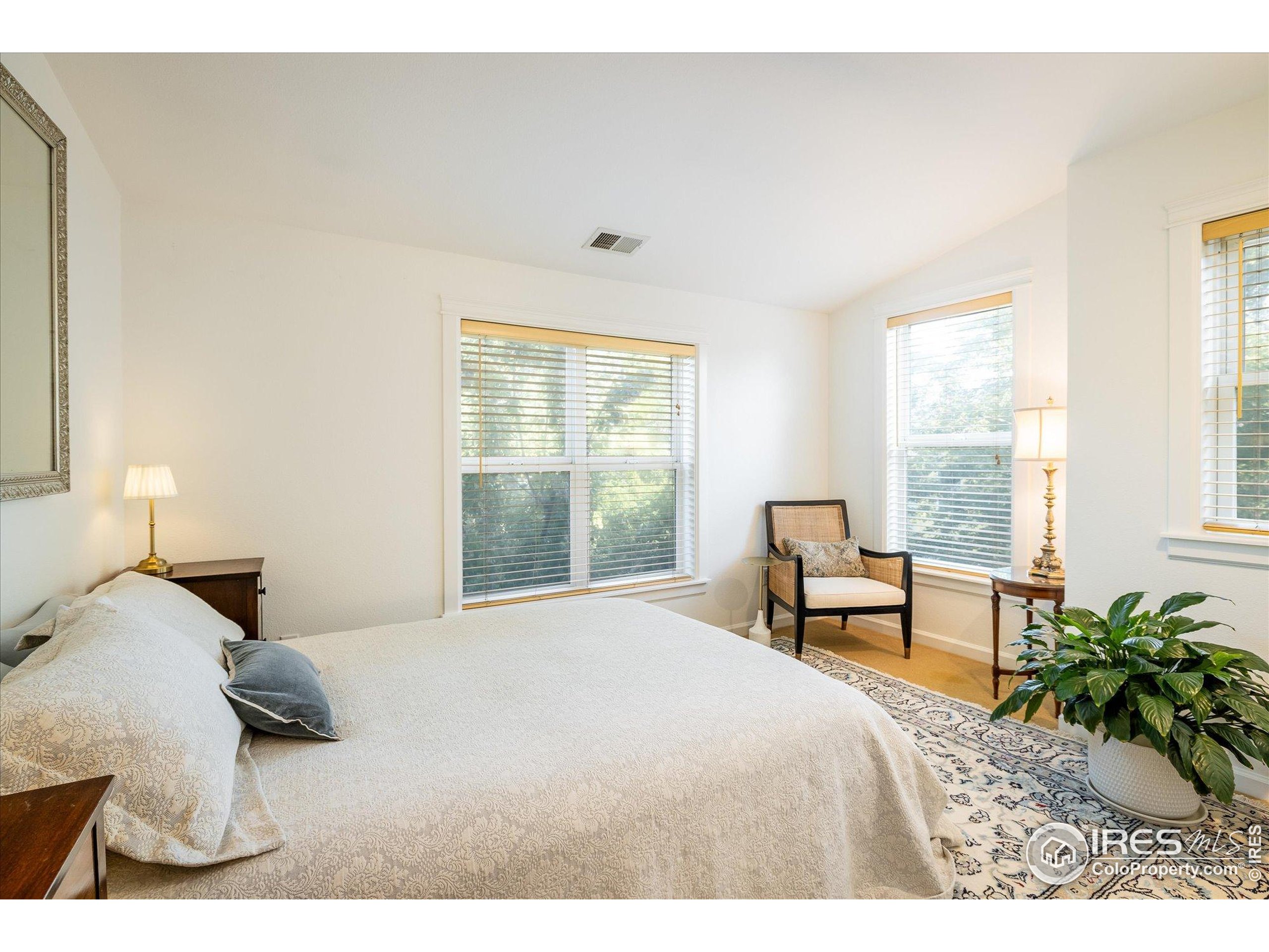 1420 Lee Hill Dr 6
