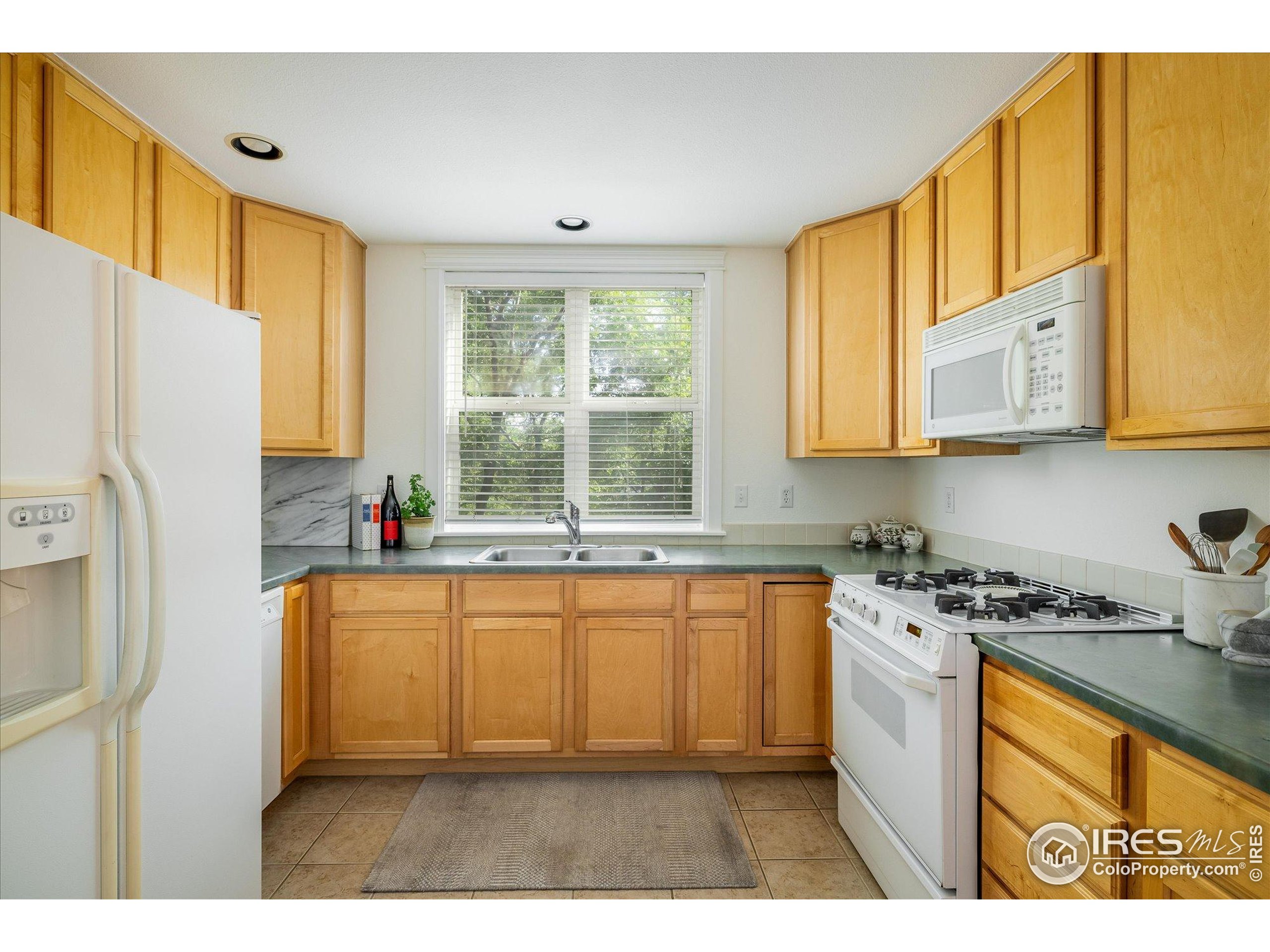 1420 Lee Hill Dr 6
