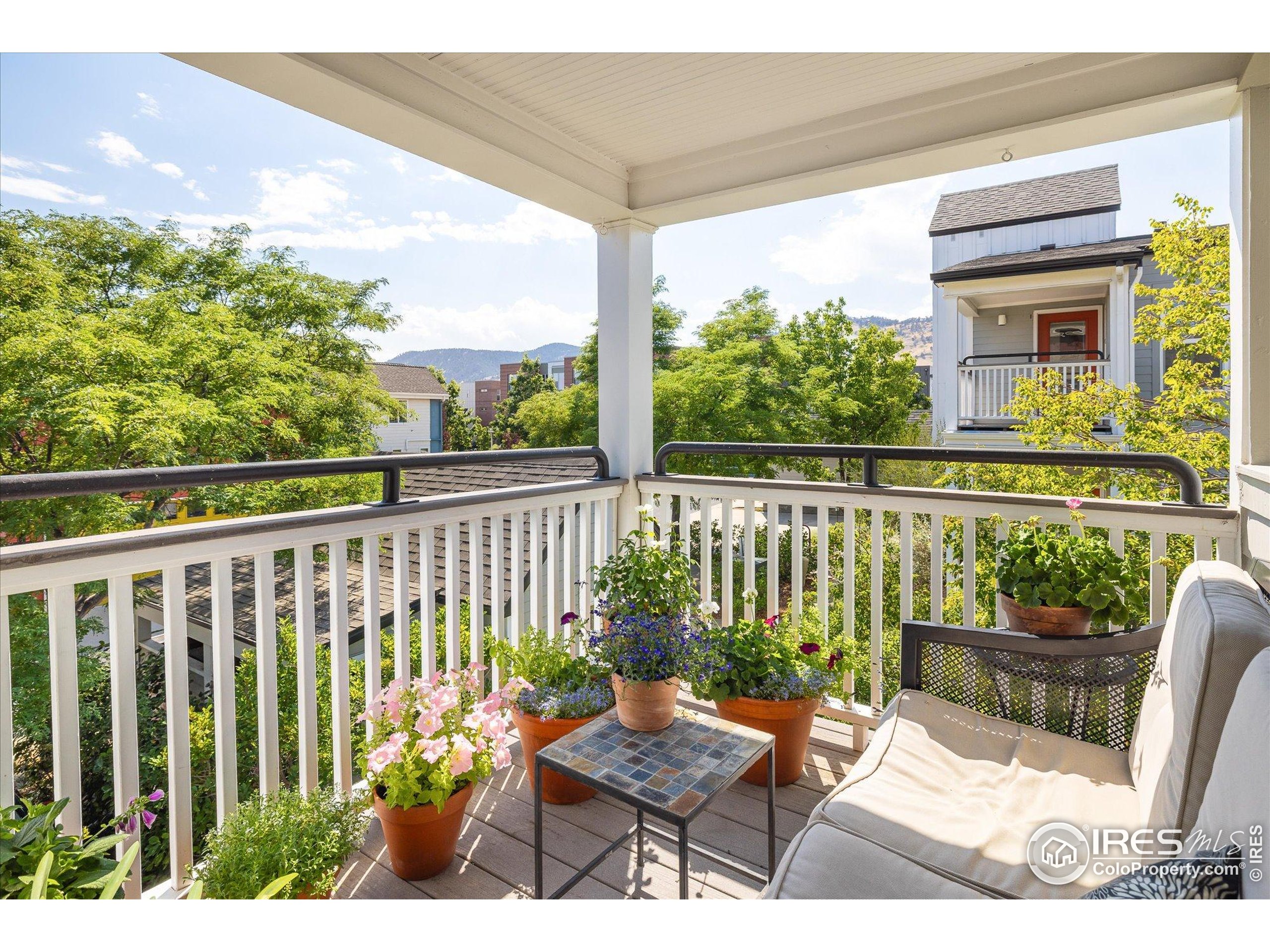 1420 Lee Hill Dr 6