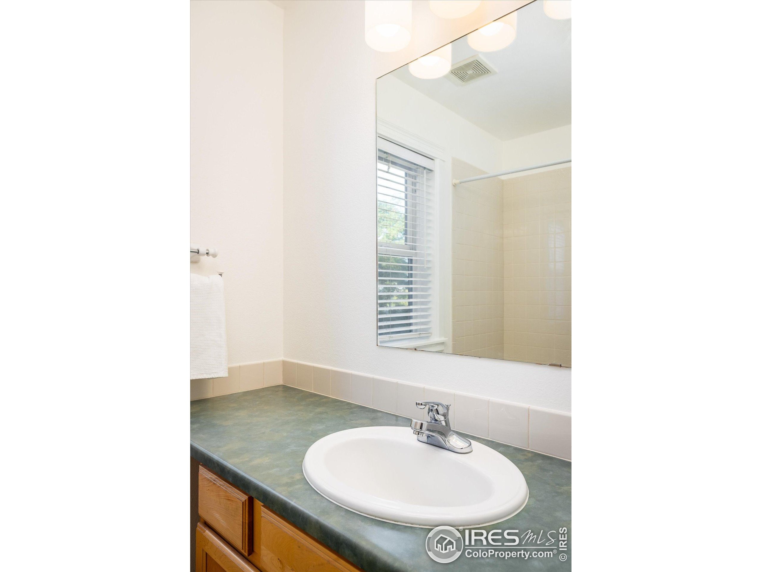 1420 Lee Hill Dr 6