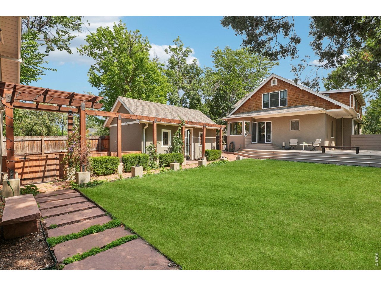 1013 Mapleton Ave