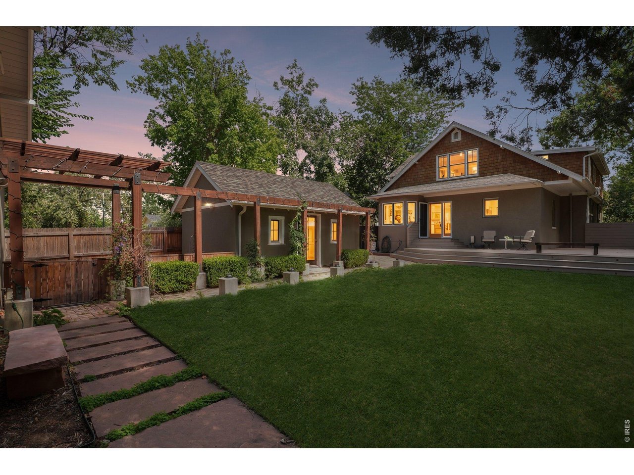 1013 Mapleton Ave