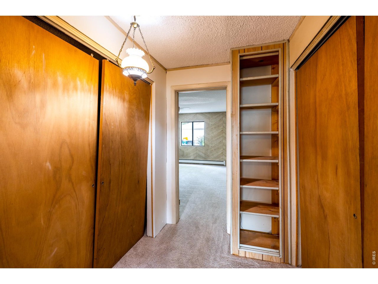 4601 Robb St