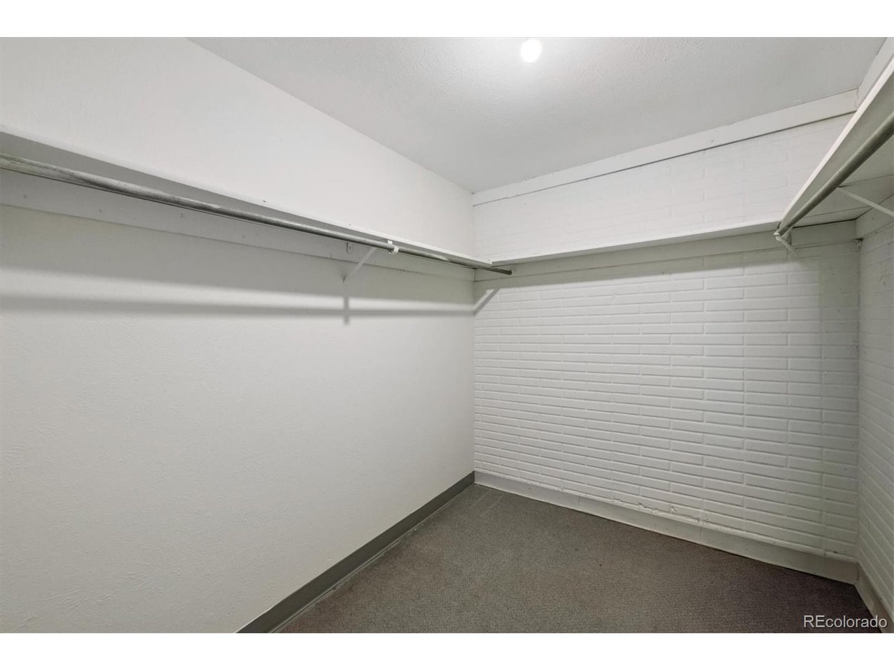 16 Amesbury St