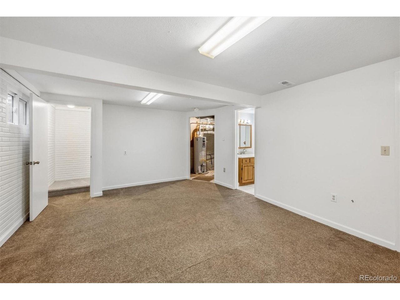 16 Amesbury St