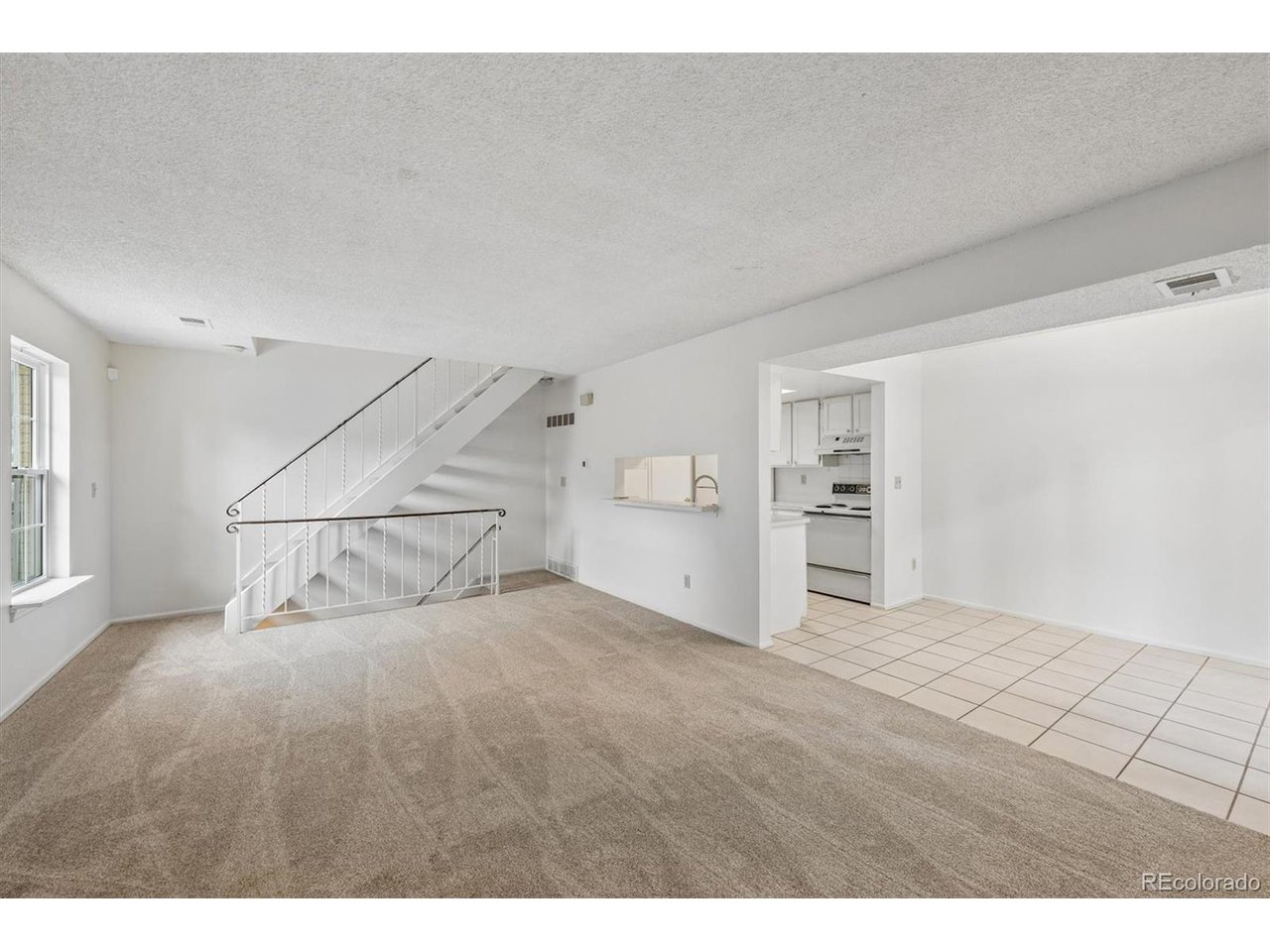 16 Amesbury St