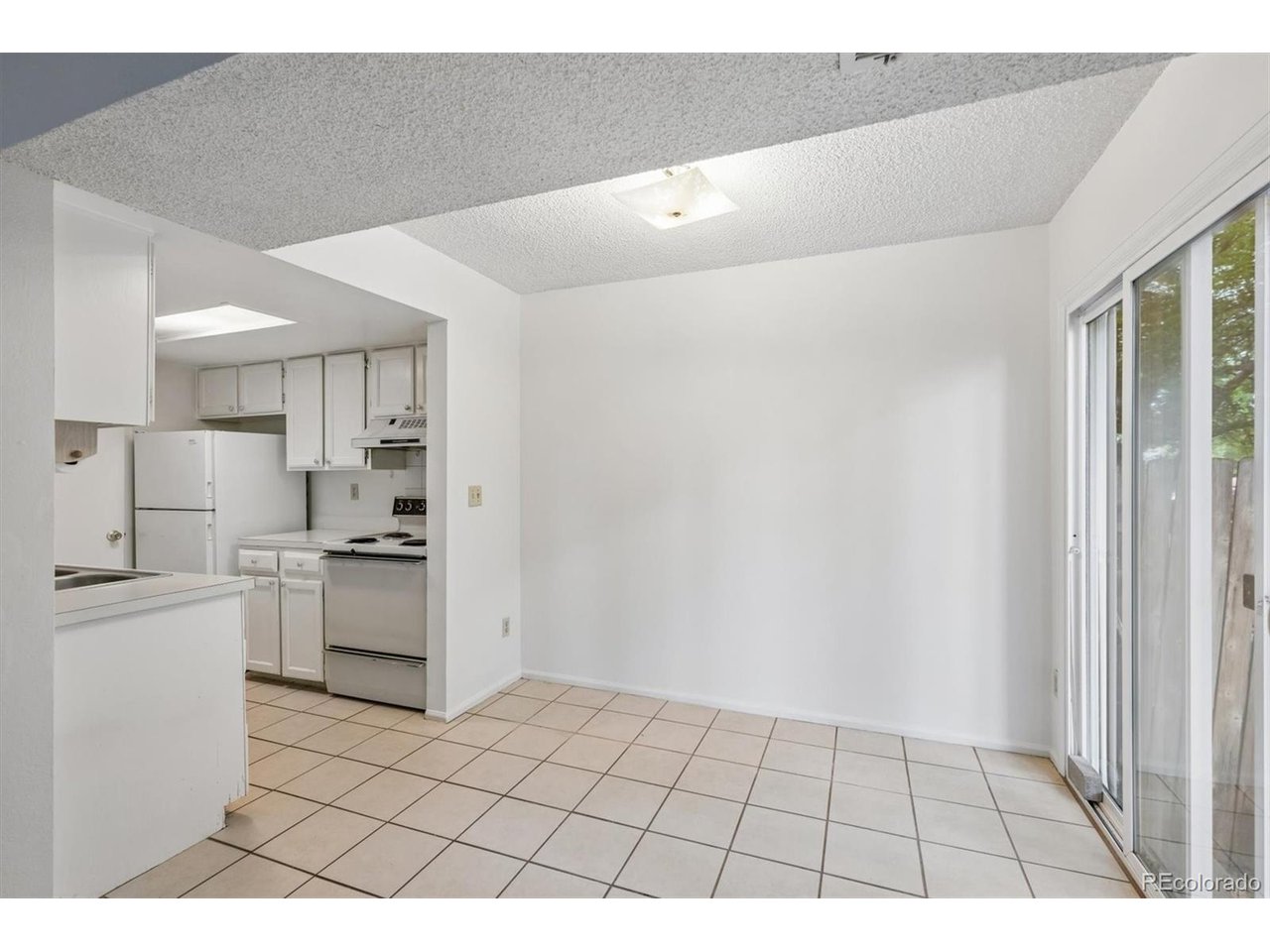 16 Amesbury St