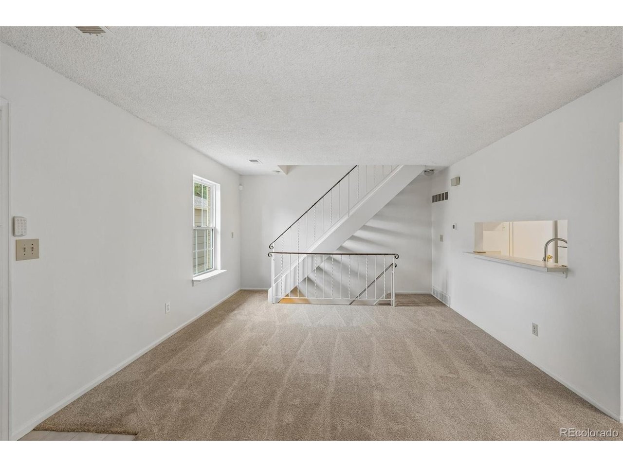 16 Amesbury St