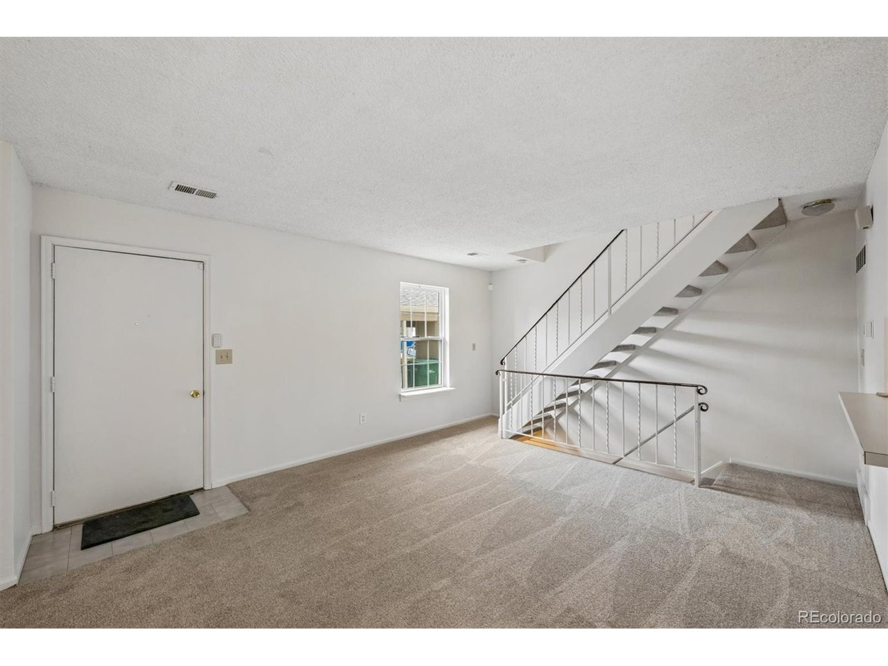16 Amesbury St
