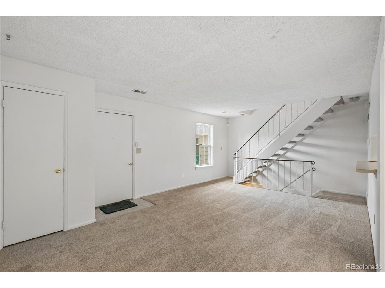 16 Amesbury St