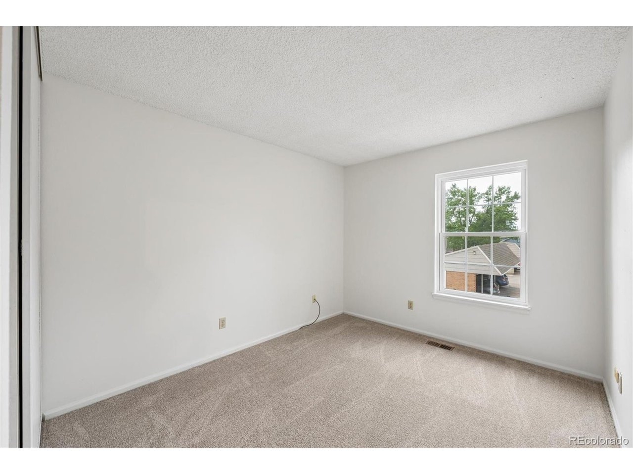 16 Amesbury St