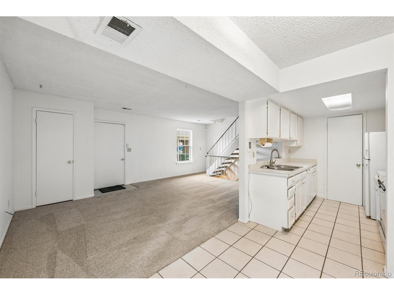 16 Amesbury St