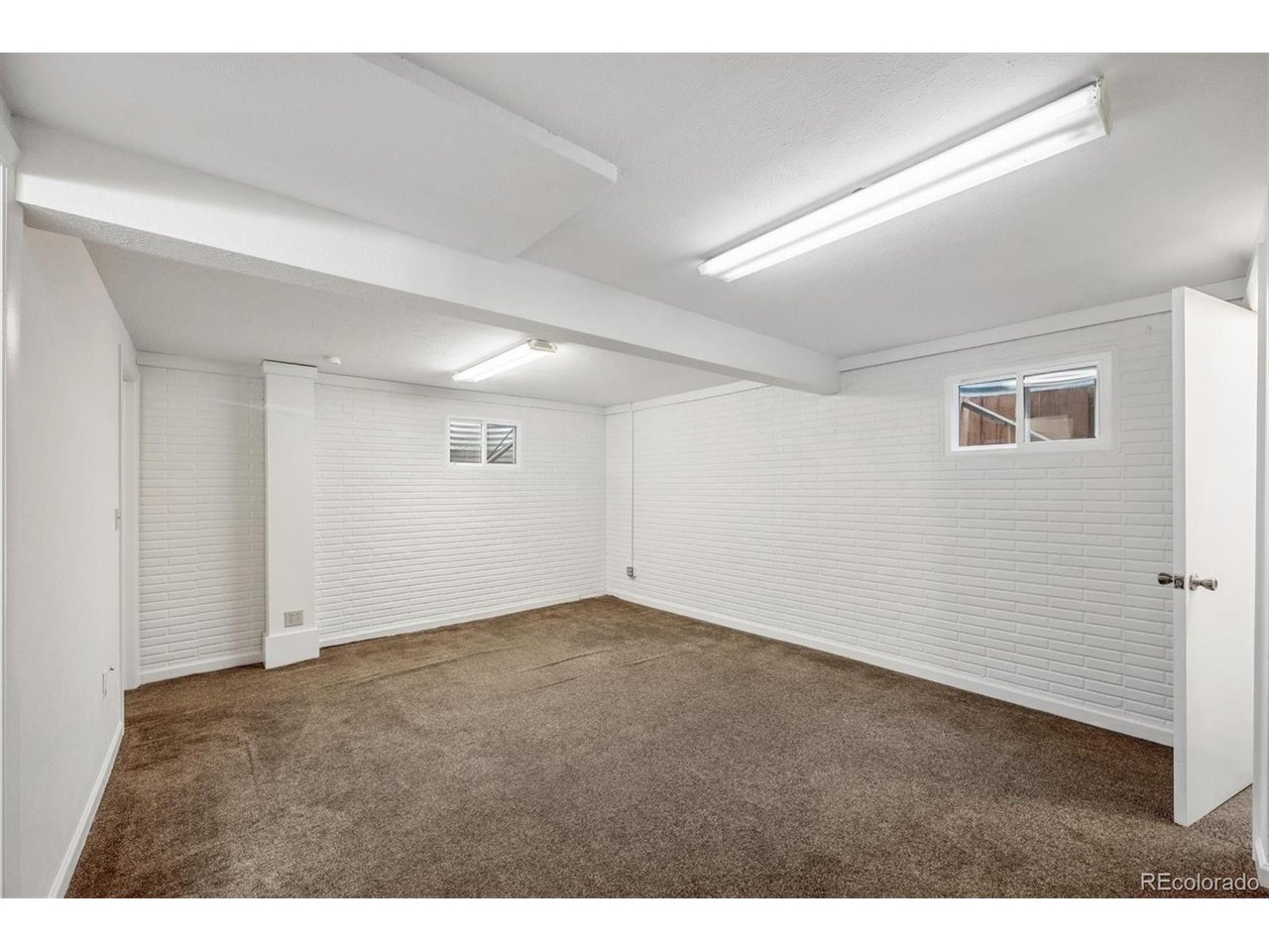 16 Amesbury St