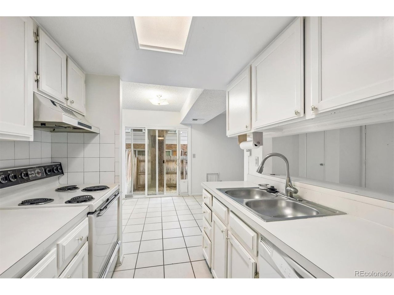 16 Amesbury St