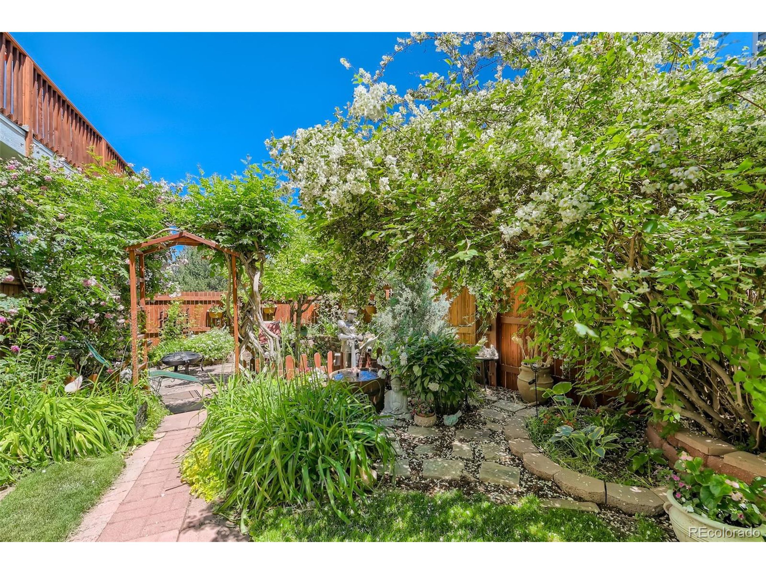 332 S Carr Ave