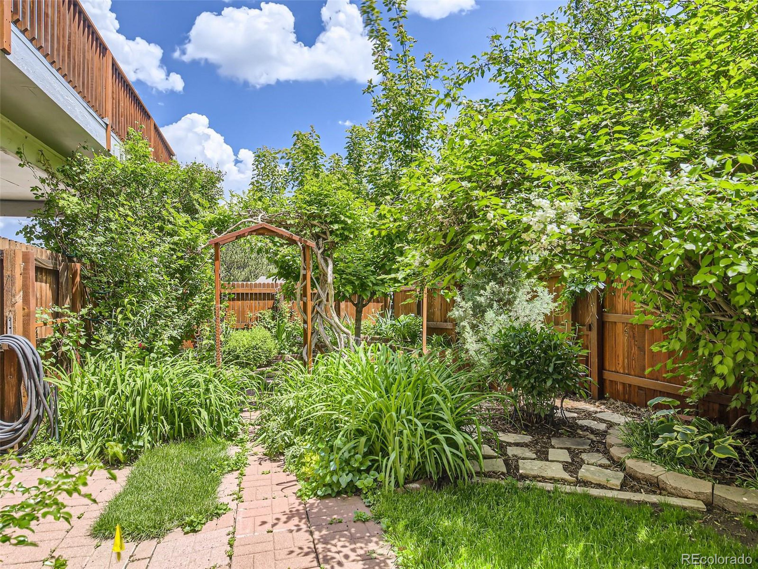 332 S Carr Ave