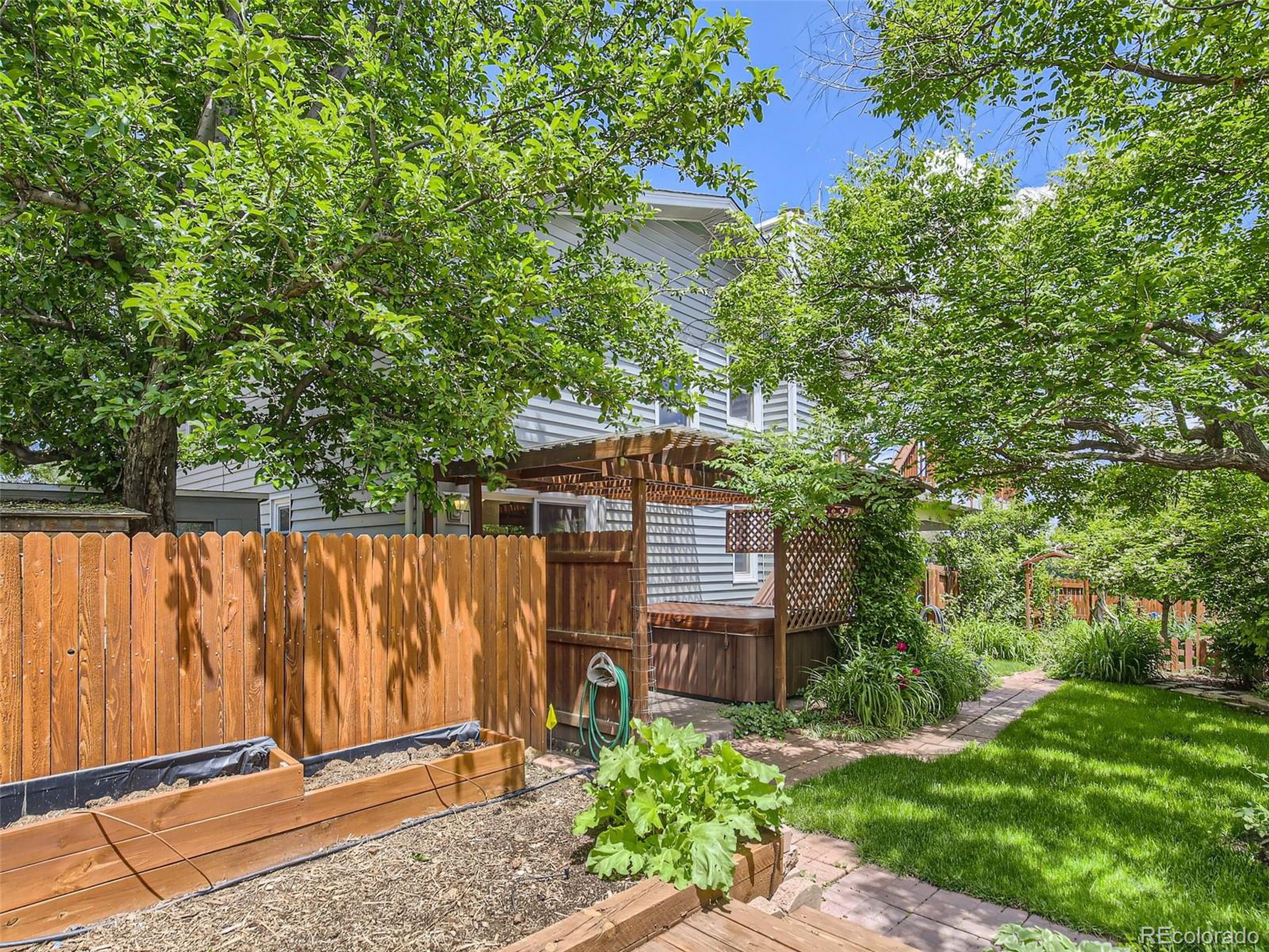 332 S Carr Ave