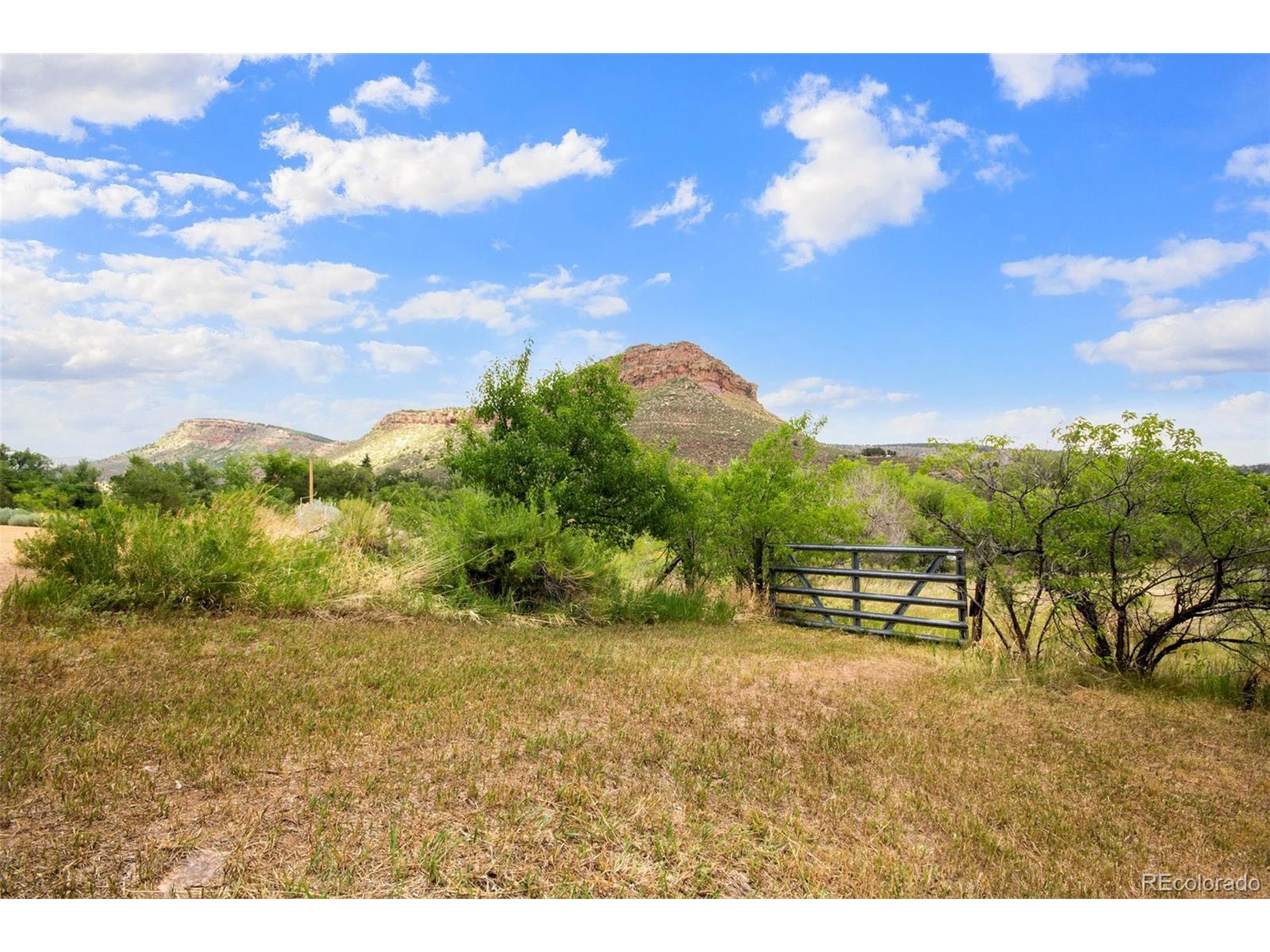 953 Apple Valley Rd