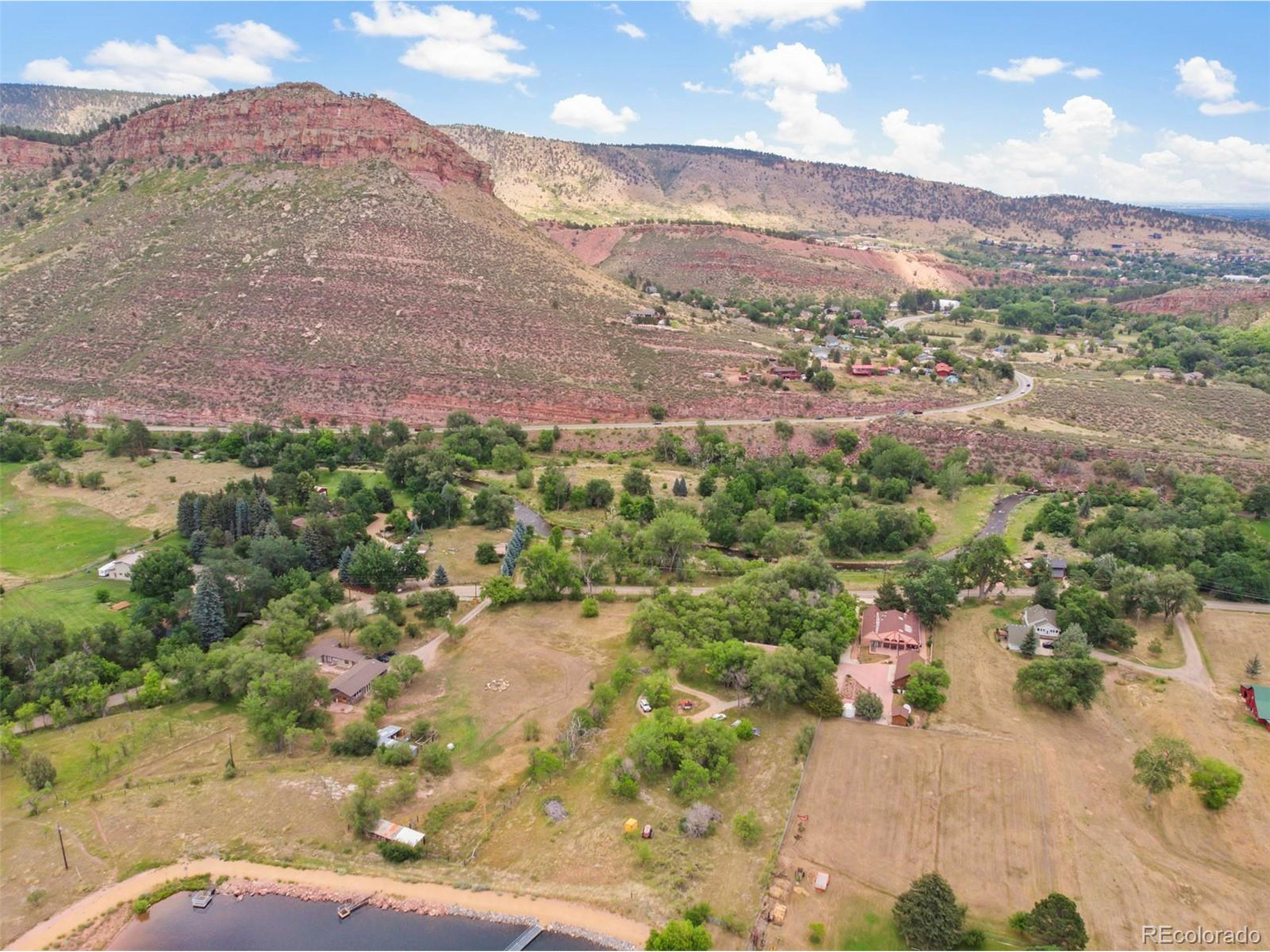 953 Apple Valley Rd