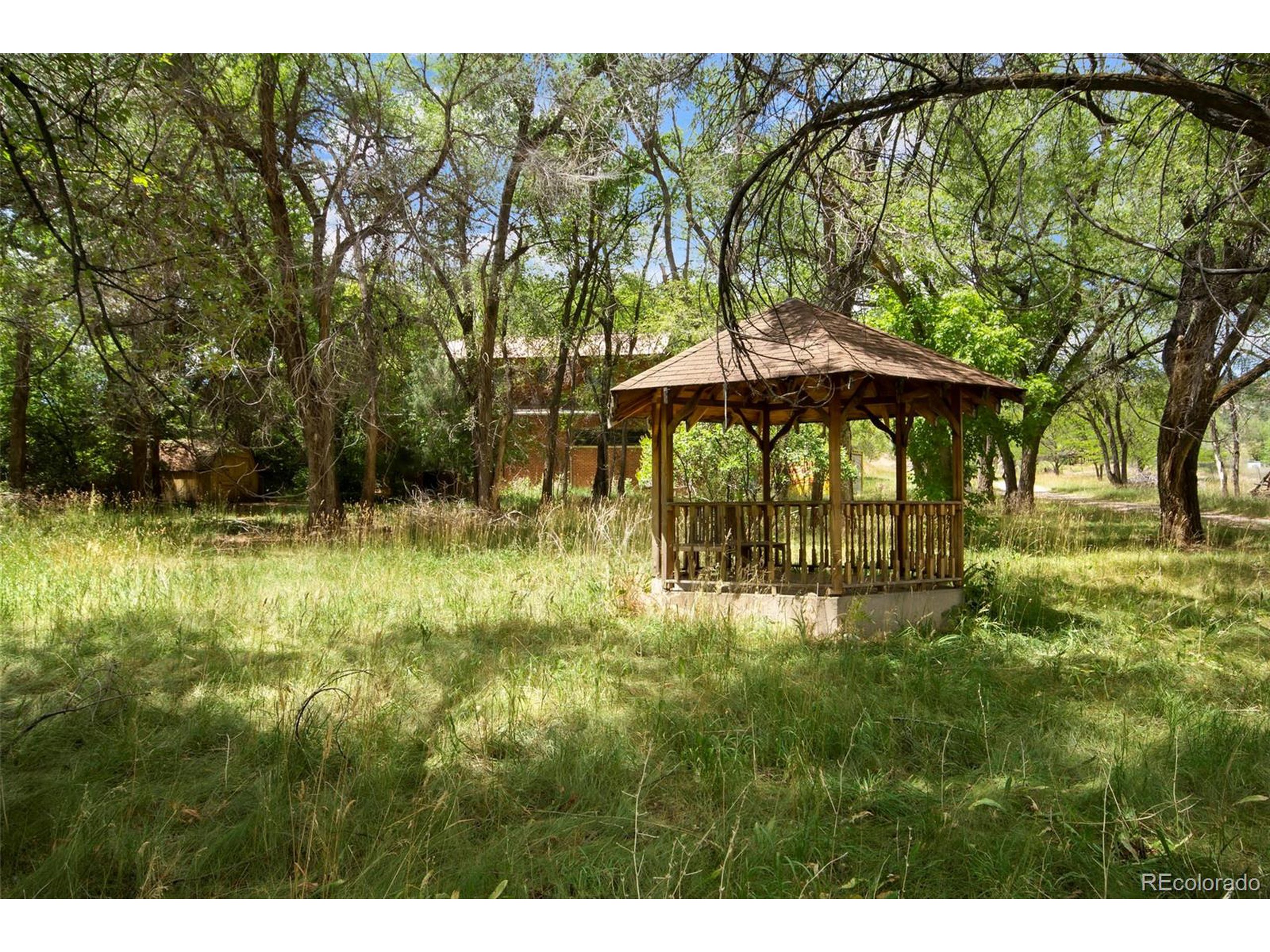 953 Apple Valley Rd