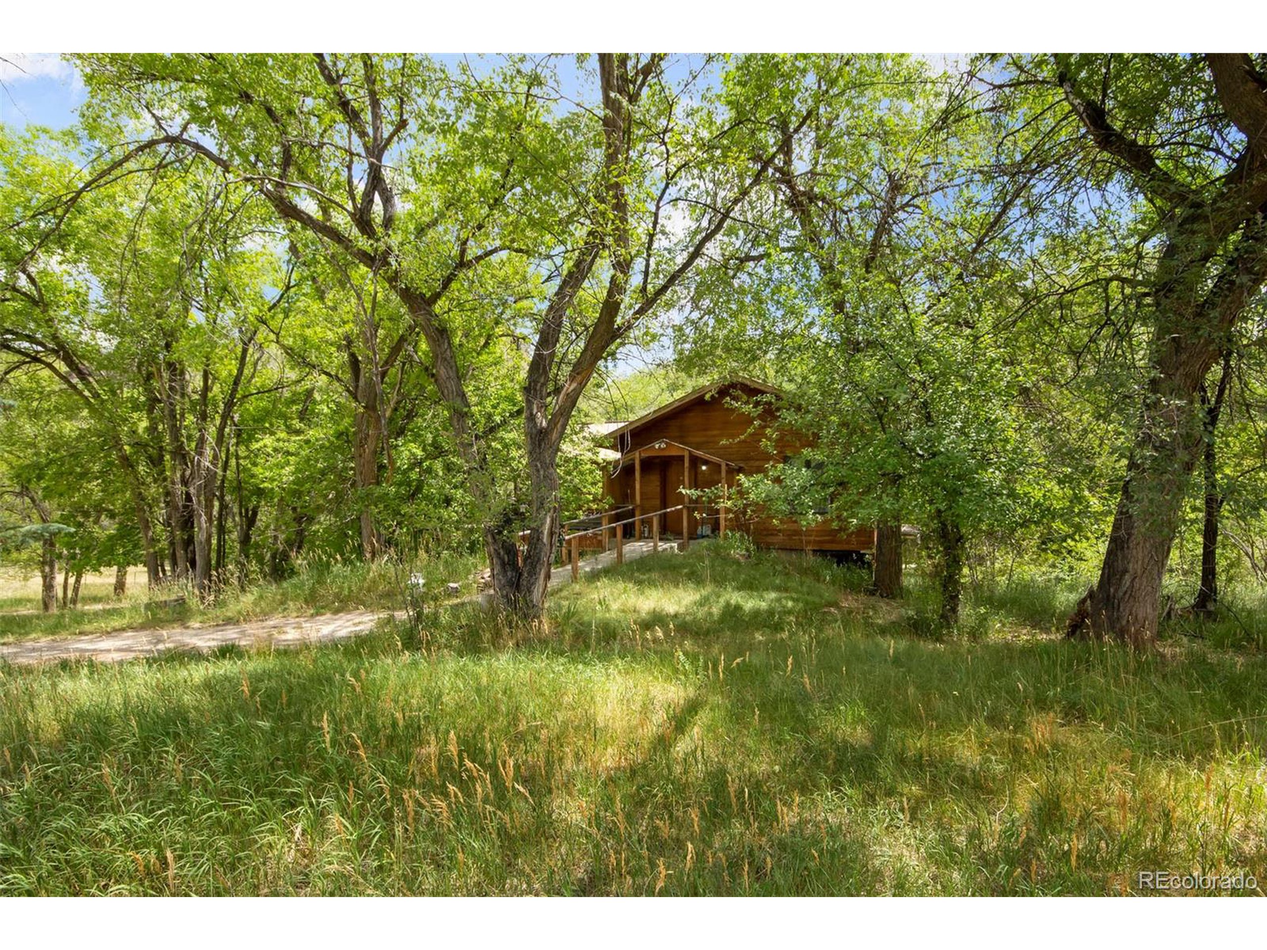 953 Apple Valley Rd