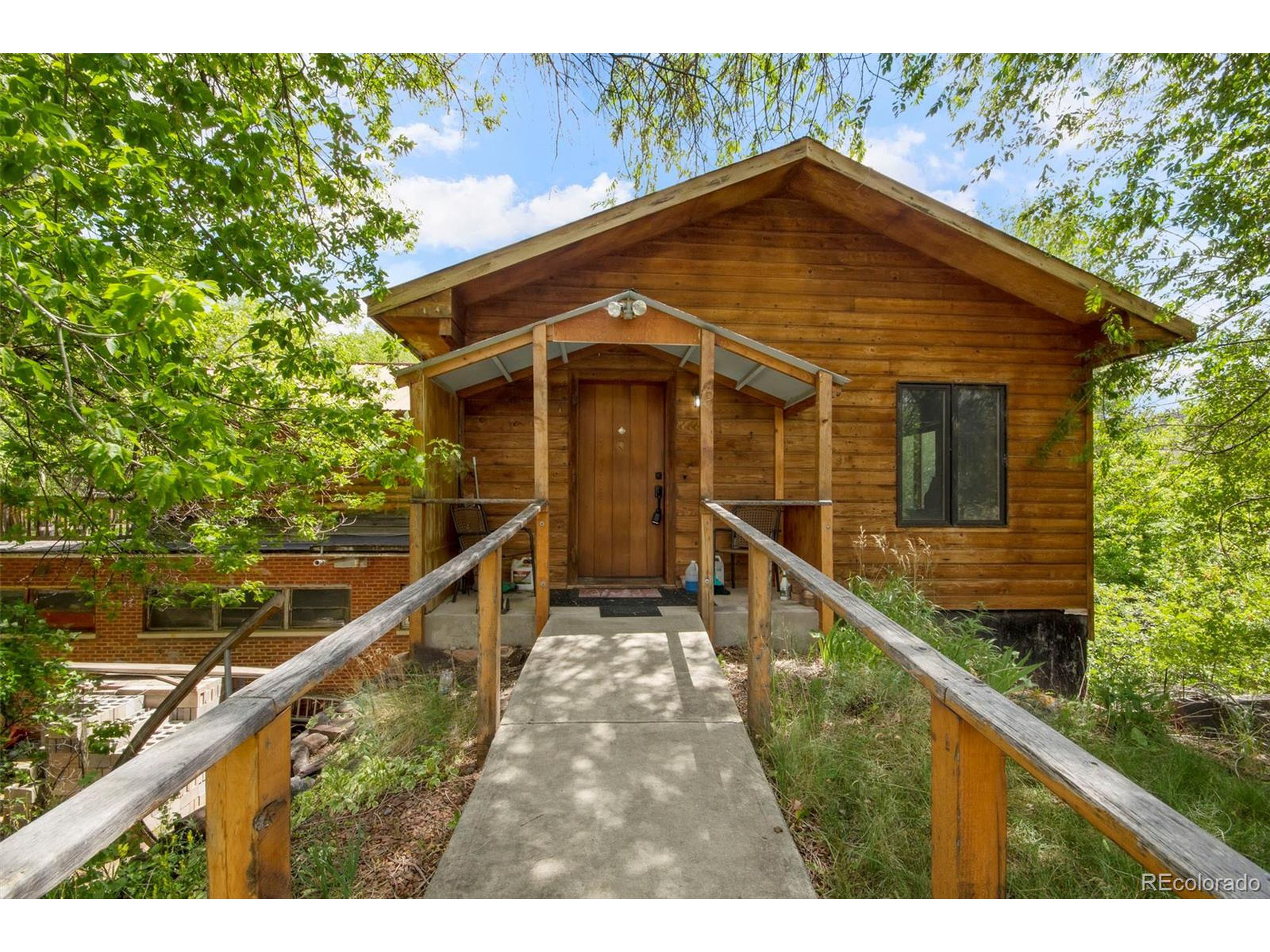 953 Apple Valley Rd