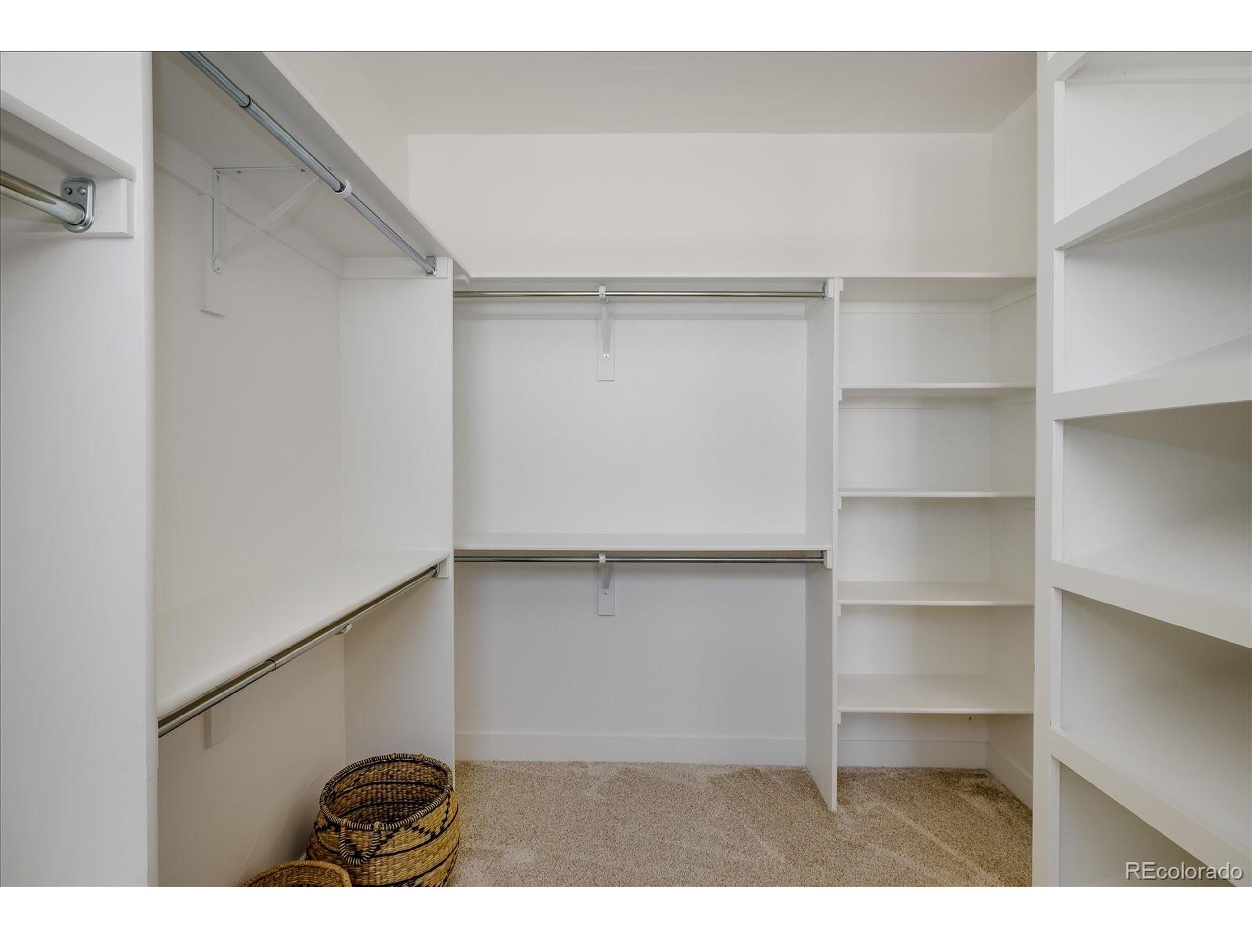 1215 Art Dr