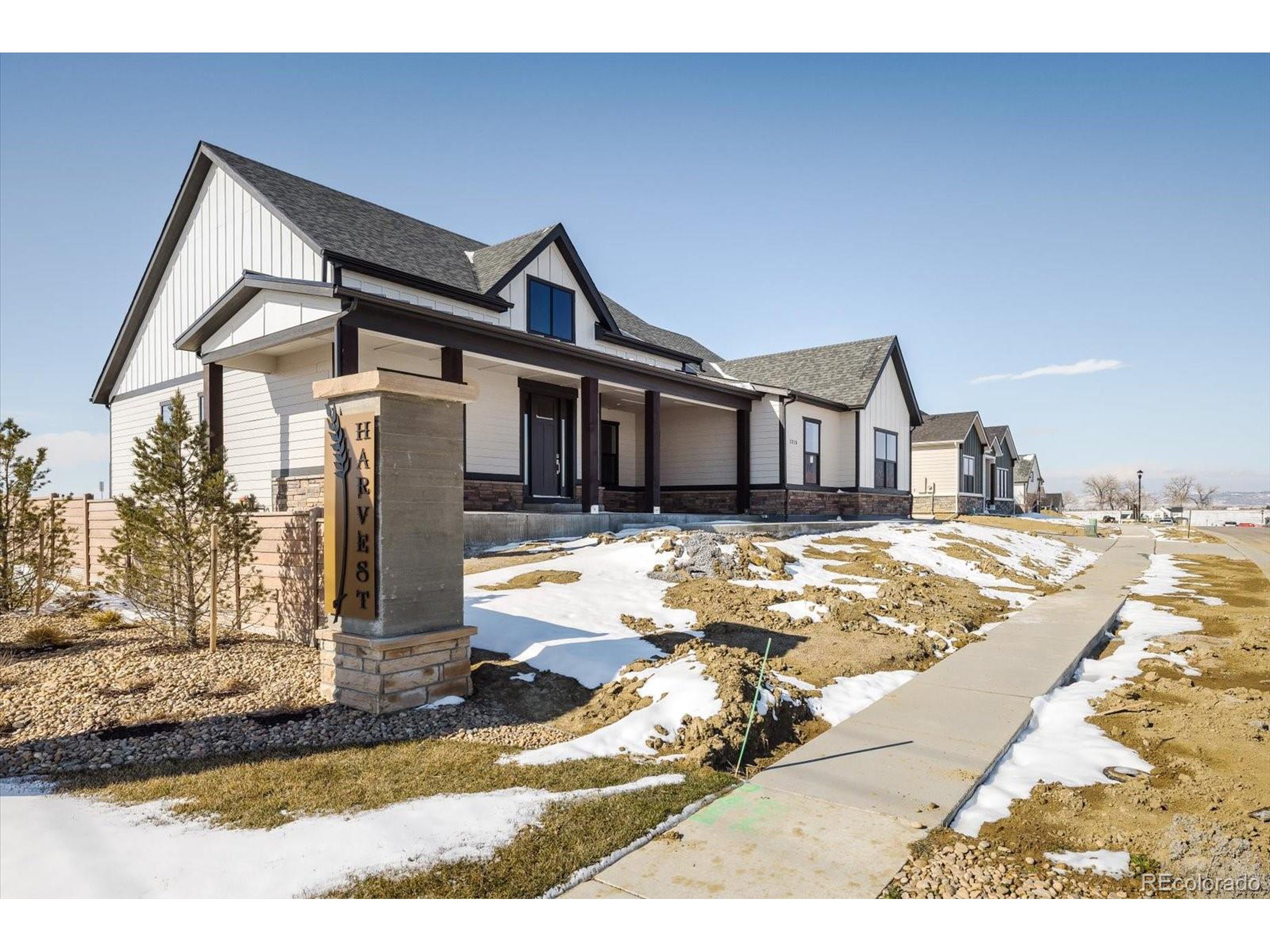 1215 Art Dr