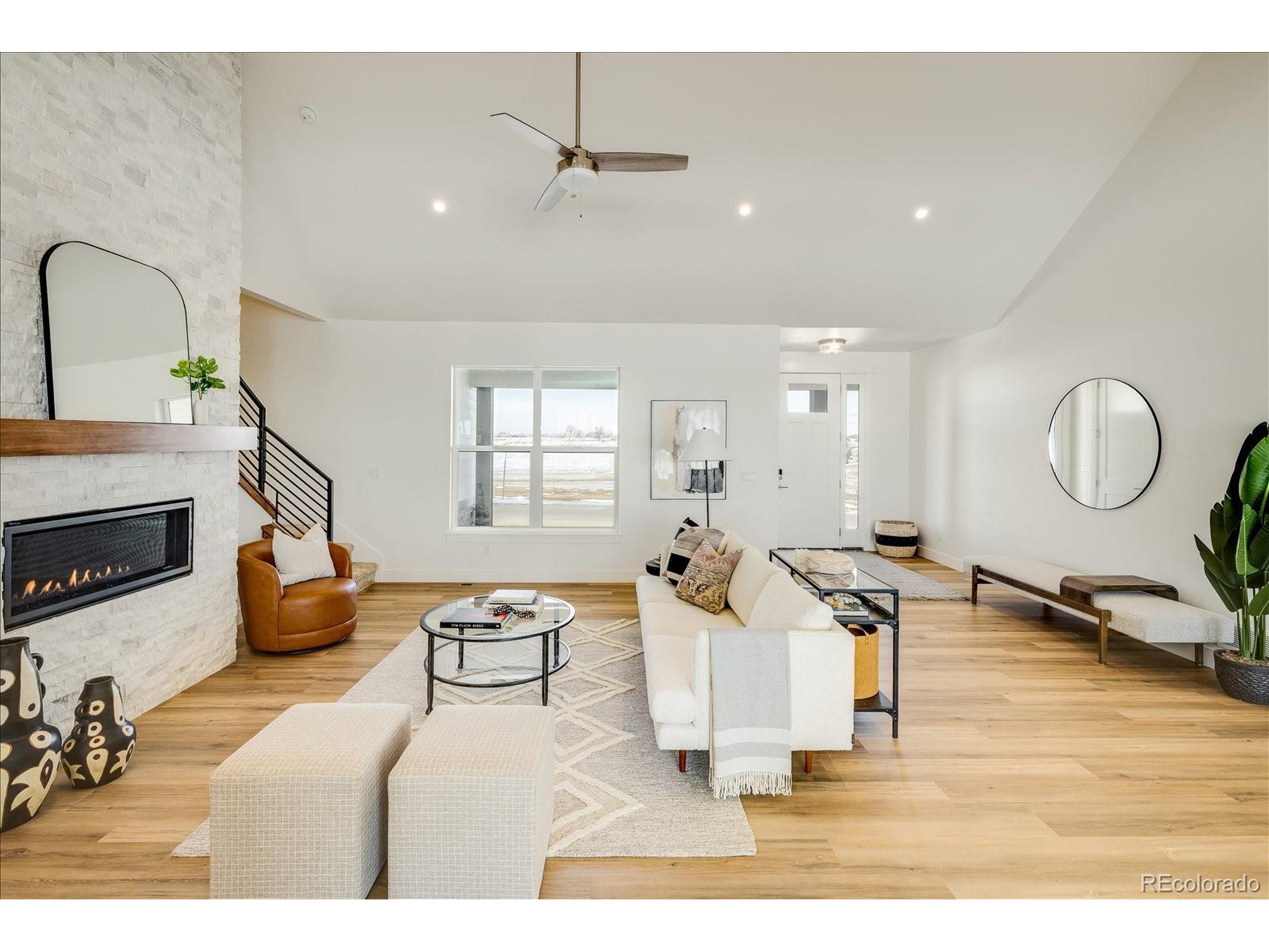 1215 Art Dr