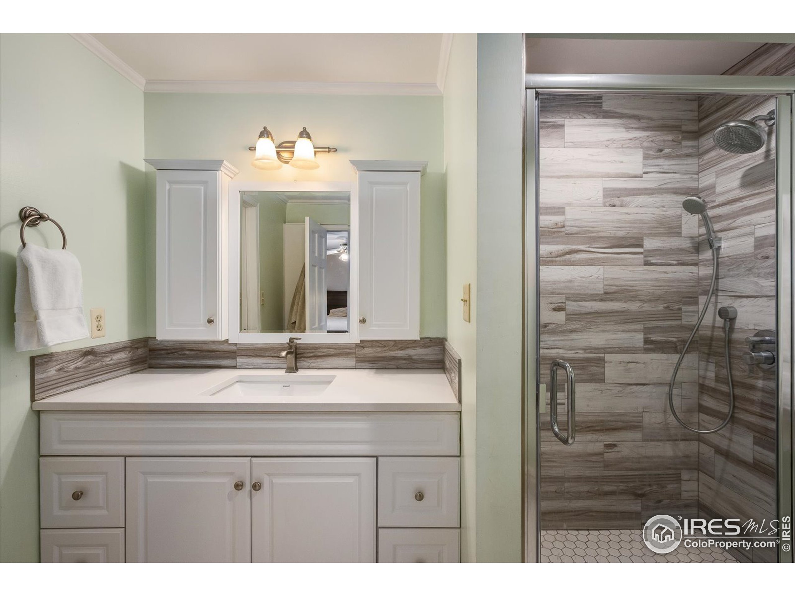 3513 Lakeview Cir