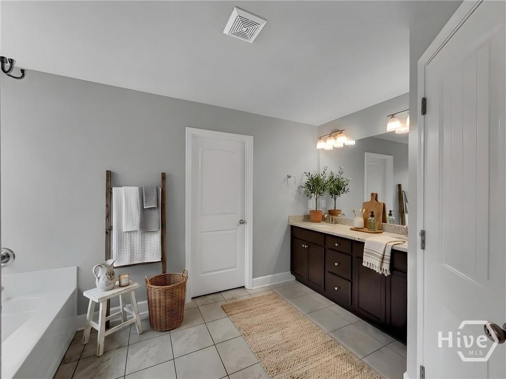 1672 Carriage Court